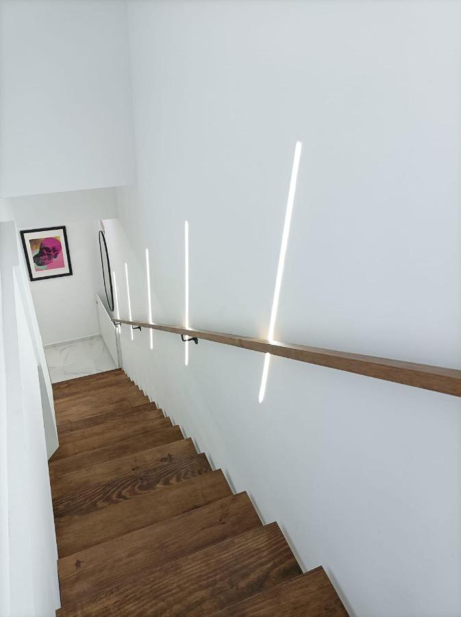 Apartment Elite - Art Collection - Andy *