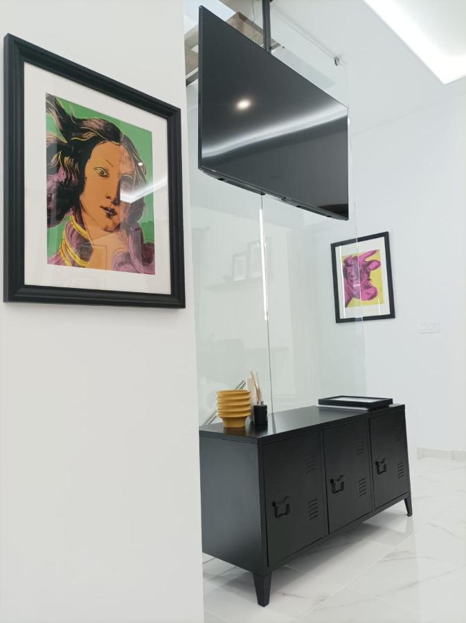 Apartment Elite - Art Collection - Andy *
